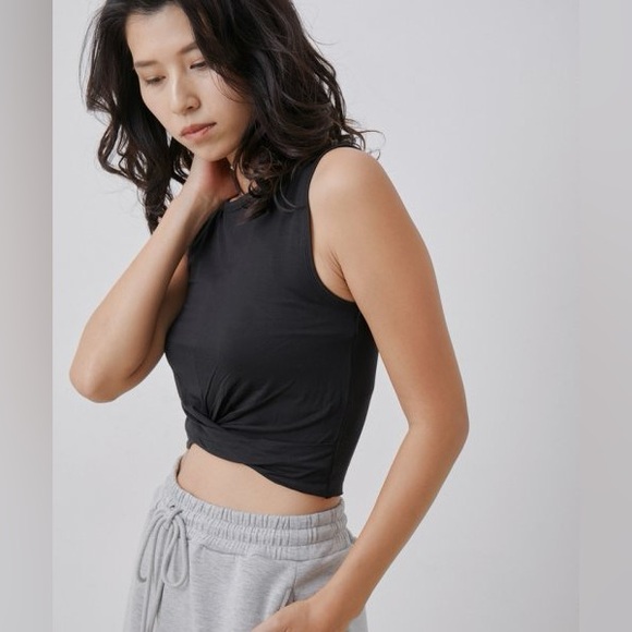 Two ALO Cover Tanks in Black and Raisin - Picture 4 of 8